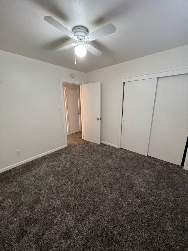 Building Photo - 4bd 3 bath