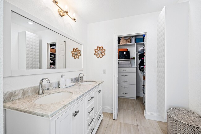 Building Photo - 124 Oregon Ln