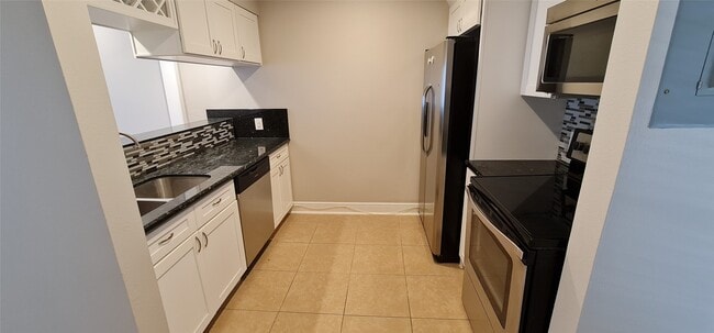 Building Photo - 3300 Yorktown St