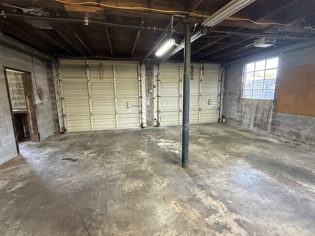 Building Photo - 5312 Rowan Rd