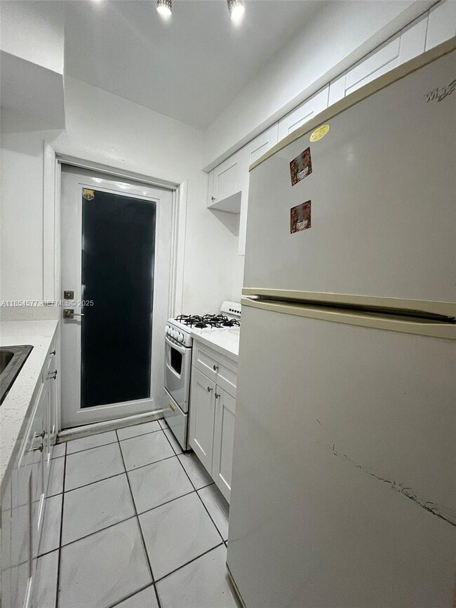 Building Photo - 7155 Rue Notre Dame