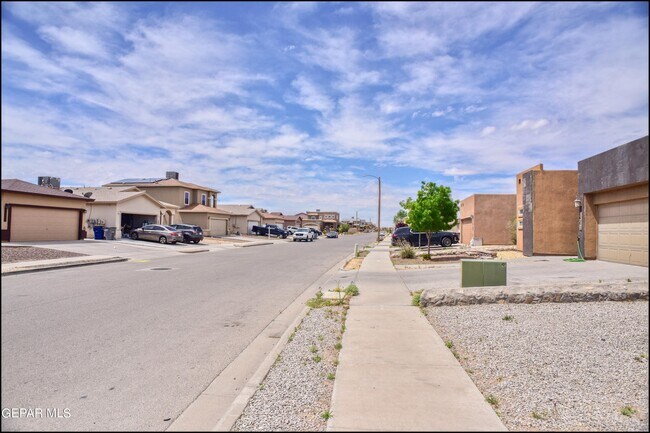 Building Photo - 14373 High Rock Dr