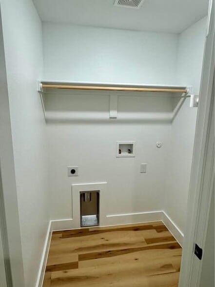 Washer/Dryer room - 3108 Mill St