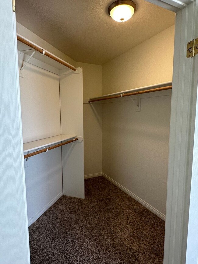 Building Photo - COMING SOON! 3+2+ Bonus Room with attached garage