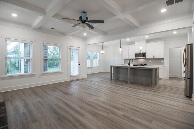 Building Photo - 2036 Warbler Dr