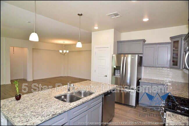Building Photo - 3545 Essence St