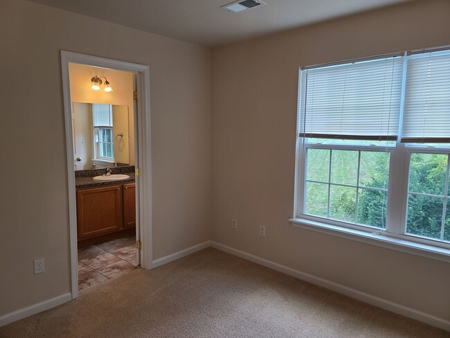 Building Photo - 3 Bedroom Townhome for Rent in Waynesboro