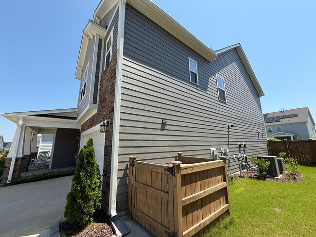 Building Photo - 113 Gabbro Pl