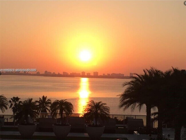 Building Photo - 600 NE 27th St