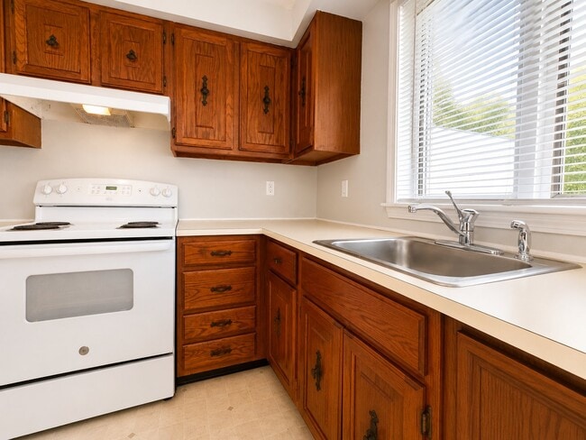 Building Photo - 9 Oakview Dr