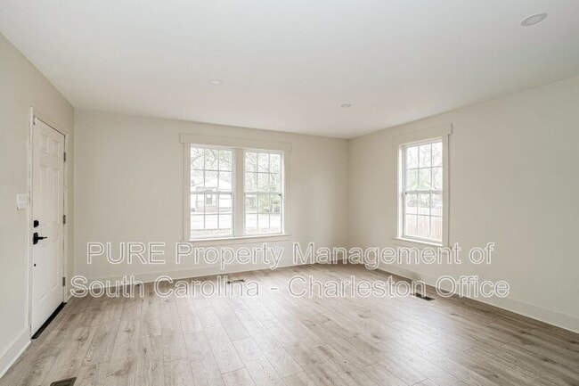 Building Photo - 2679 Oregon Ave