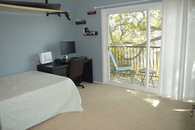 Building Photo - Updated Two Bedroom Condo with Views of th...