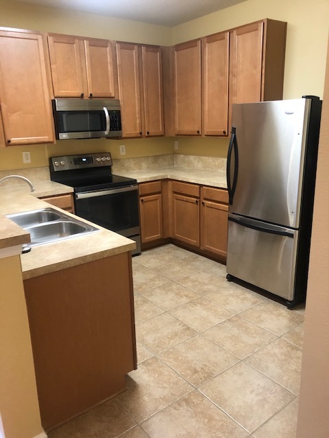 Kitchen - 575 Oakleaf Plantation Pky