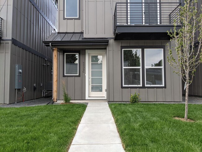 Building Photo - Modern 3-Bedroom Home in Prime Arvada Location