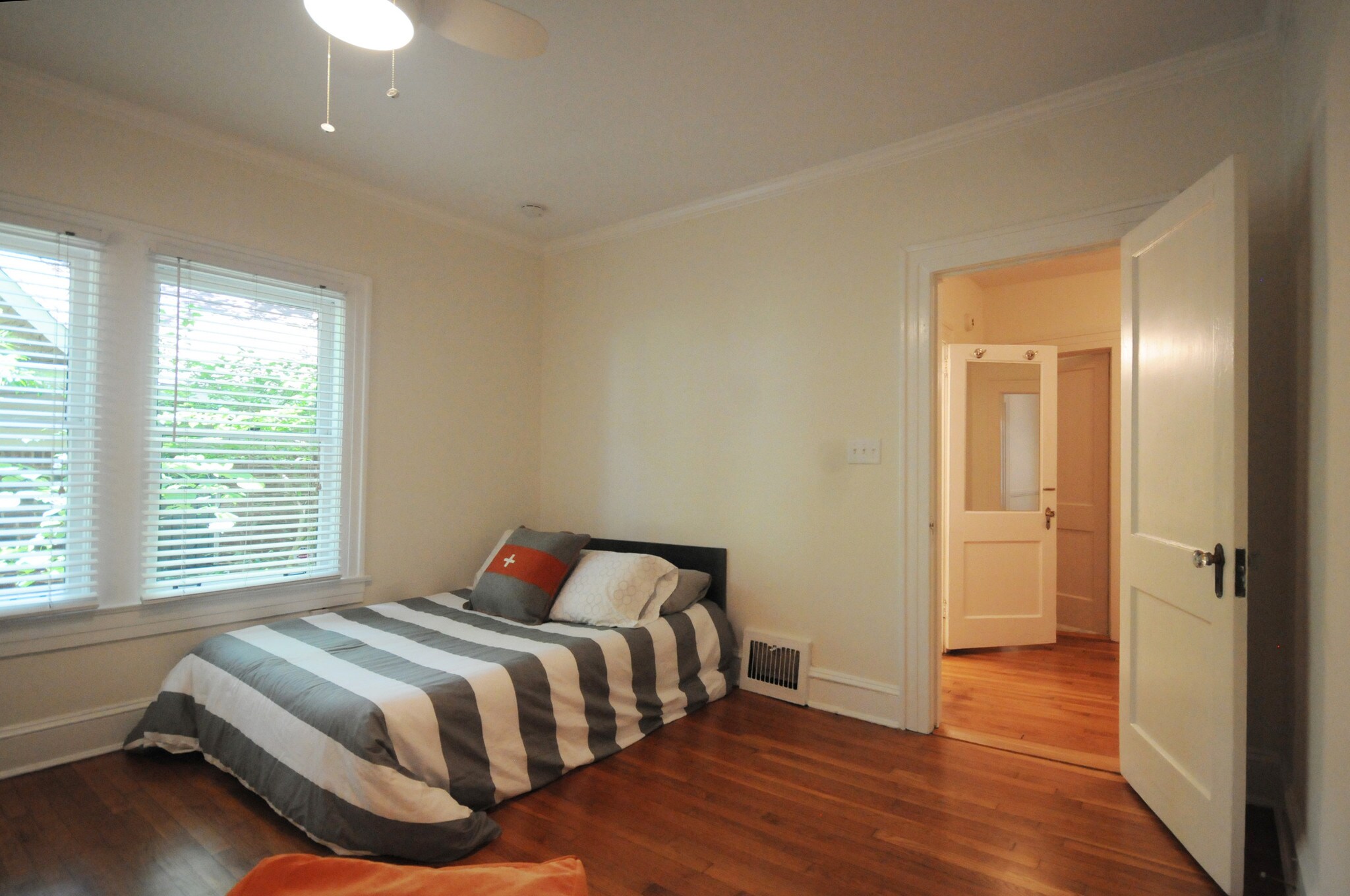 Front Bedroom - 861 Durant Pl NE