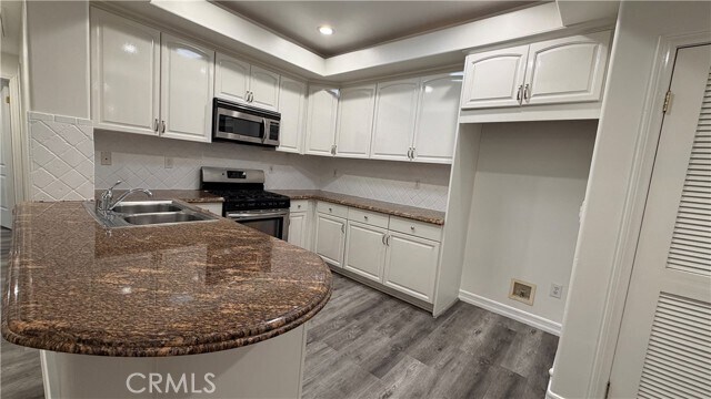 Building Photo - 414 E Valencia Ave