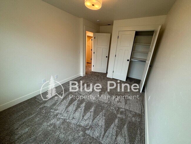Building Photo - 2390 Caliber Pl