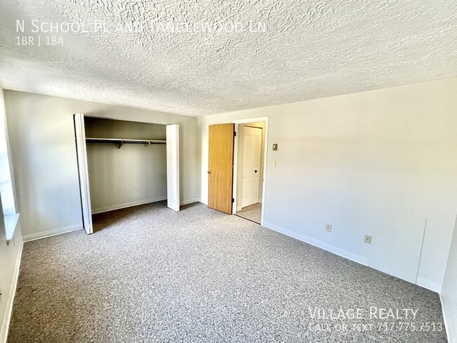 Building Photo - MOVE-IN READY! Top Floor! Roomy 1-Bed with...