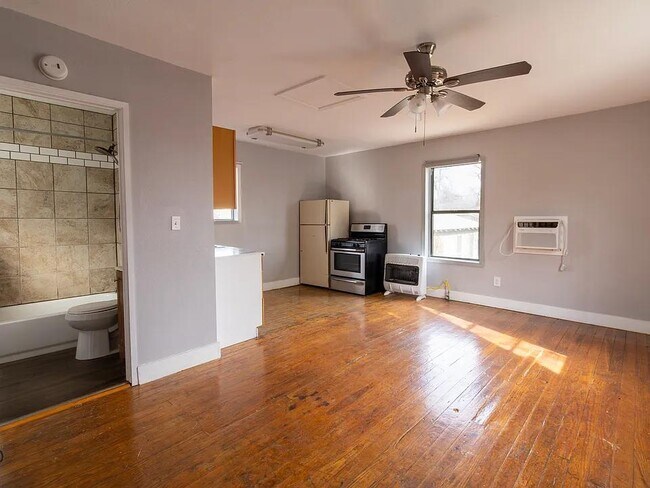 Building Photo - 1604 Harrison St