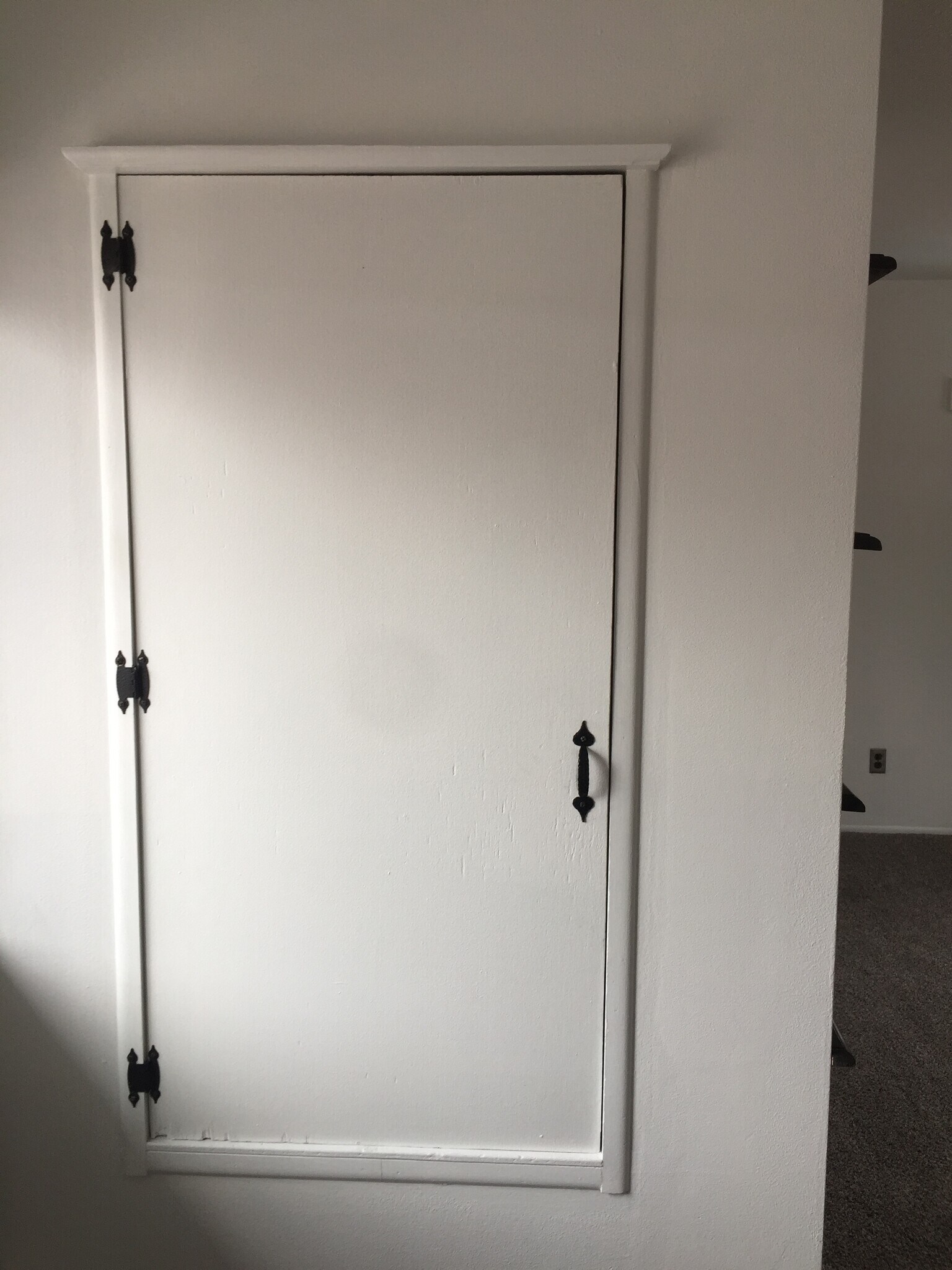 Linen Closet - 2604 Tremont St