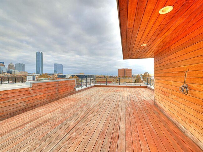 Building Photo - 825 NW 6th St