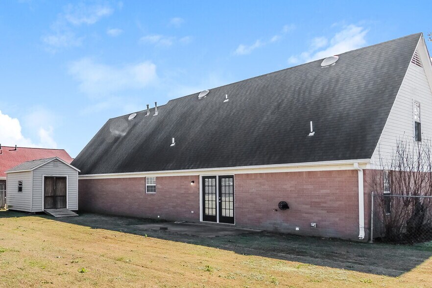 Building Photo - 231 Woodshire Ln