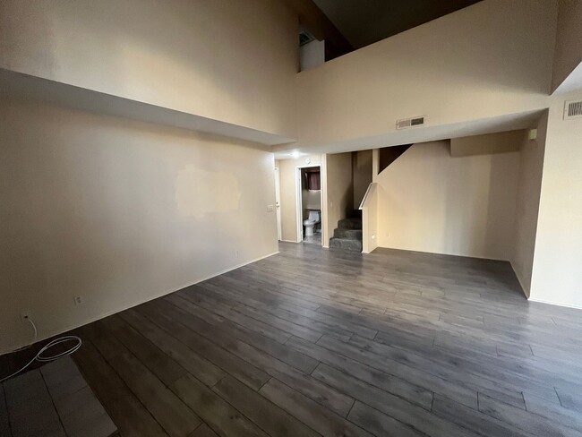 Building Photo - 2 Bedroom, 2.5 Bathroom Condo for Rent in ...