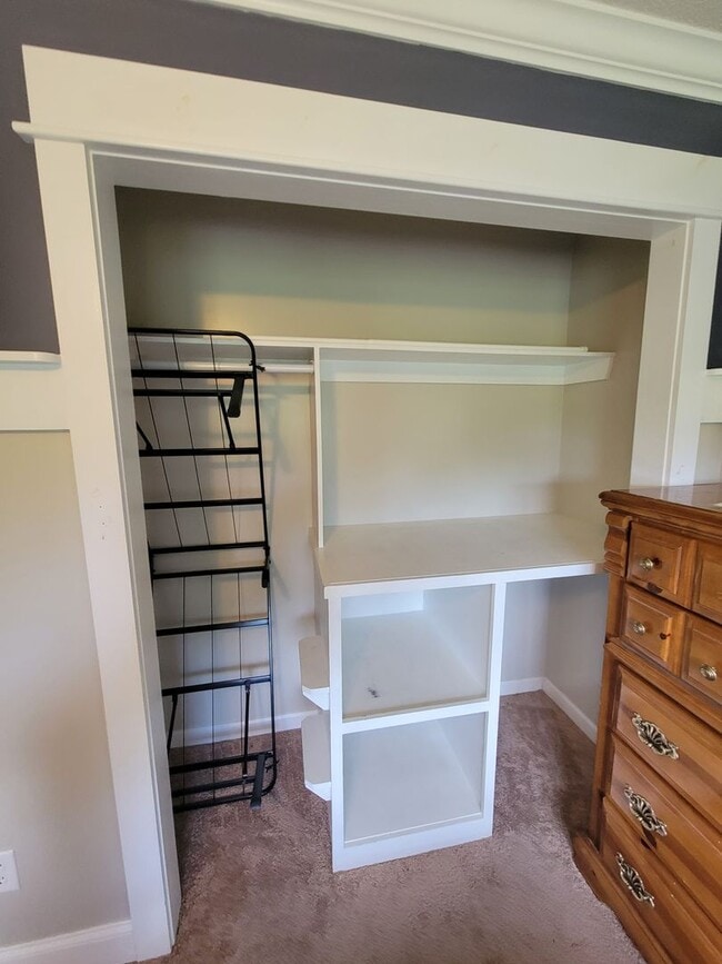 Building Photo - Gorgeous Home in Hubert!