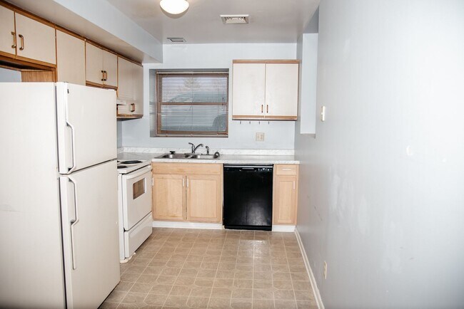 Building Photo - 153 E High St