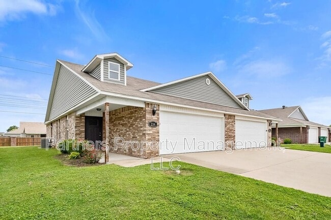 Primary Photo - 234 E Anabranch Ct