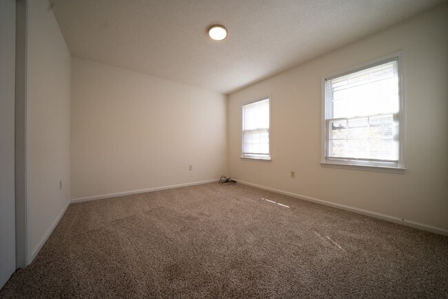 Building Photo - Billy Graham/I85 area  -Two story  3 bed, 2 1/2 bath