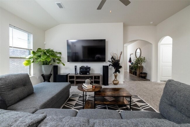 Building Photo - 1938 Madison Dr