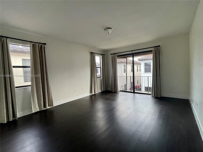 Building Photo - 3316 W 98th Pl