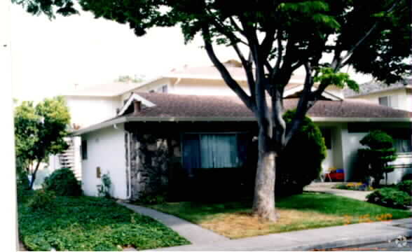 Building Photo - 482 Hawthorn Ave