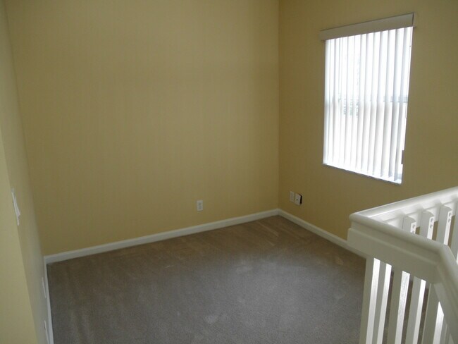 Building Photo - Thousand Oaks