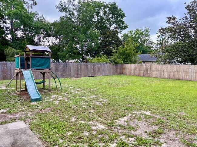 Building Photo - 910 Ave A