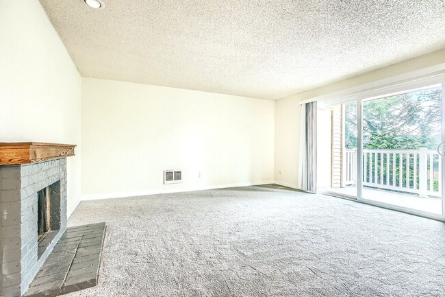 Building Photo - NEW PRICE!!! Modern, Remodeled  2BR/1BA wi...