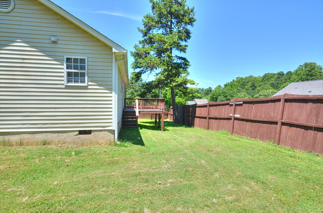 Building Photo - Three Bedroom House in Hillsborough - Avai...