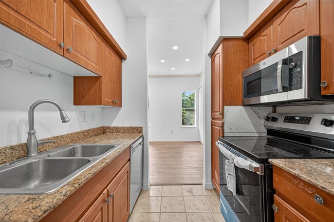 Building Photo - 4041 Drake St