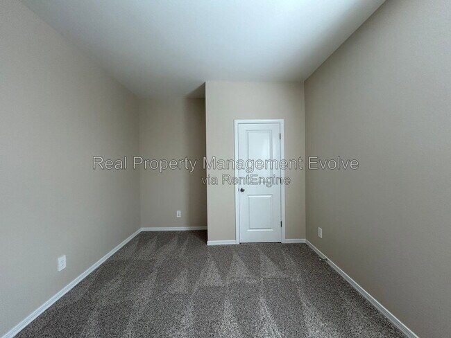 Building Photo - 9624 W Raymond St