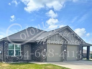 Building Photo - AVAILABLE NOW!