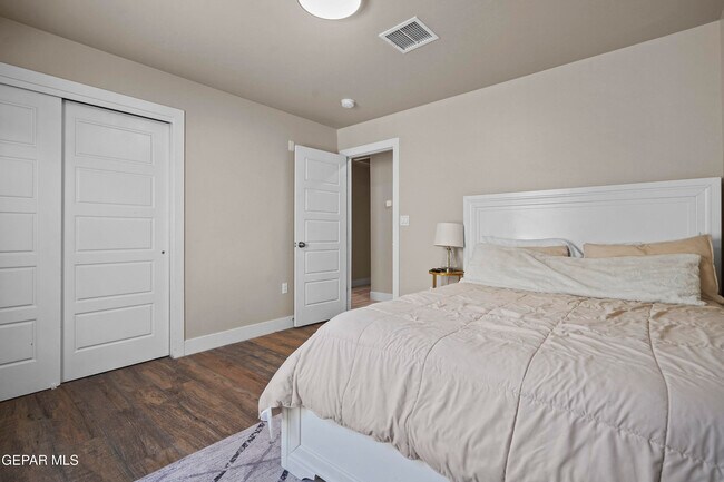 Building Photo - 14724 Mountain Breeze Ave