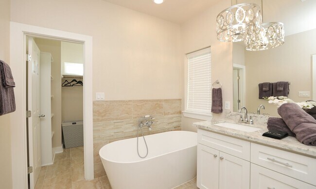 Building Photo - 3535 Mt Pleasant St