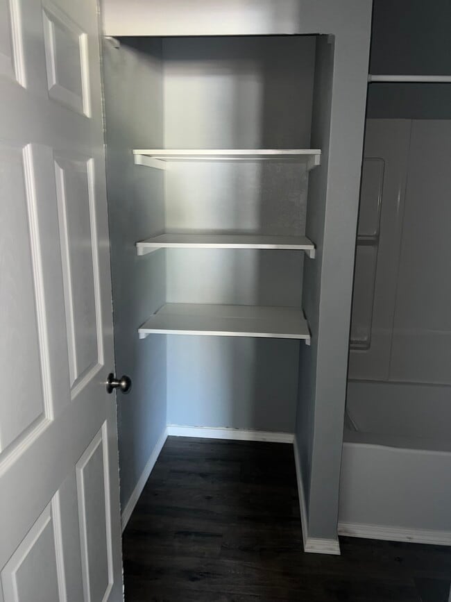 Building Photo - 509 E Kenedy Ave