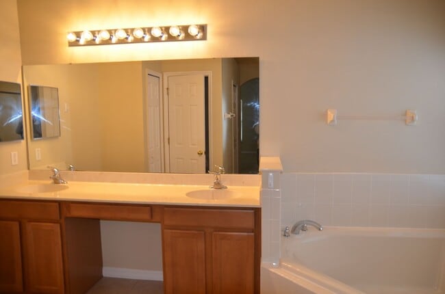 Building Photo - 4/2 Home in Moss Park Ridge of Lake Nona w...
