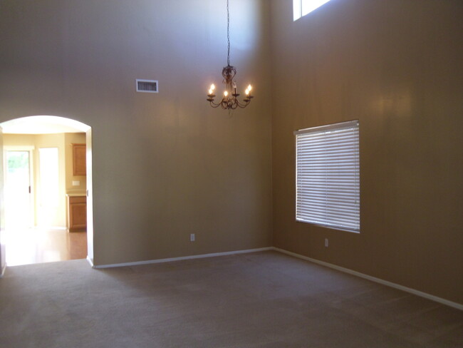 Building Photo - COMING SOON! 4 Bed 3 Bath home with Golf C...