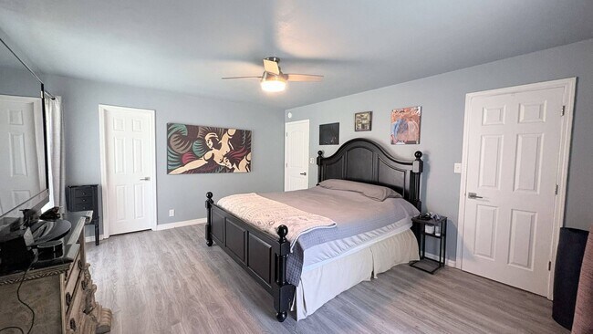Building Photo - Remarkable 4 bed 2.5 bath w/ basement in Siloam Springs