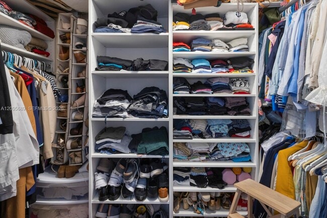 Building Photo - 8390 SW 72nd Ave