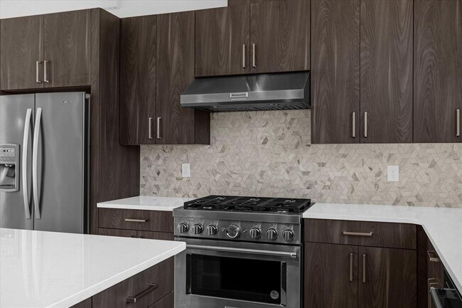 Building Photo - 2362 Brix St