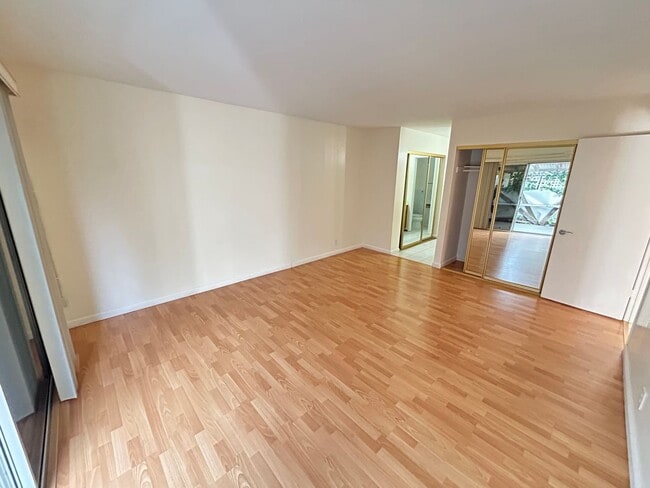 Building Photo - Beautiful 3 Bedroom 2 Bath Home, Private Yard, 2 car attached garage